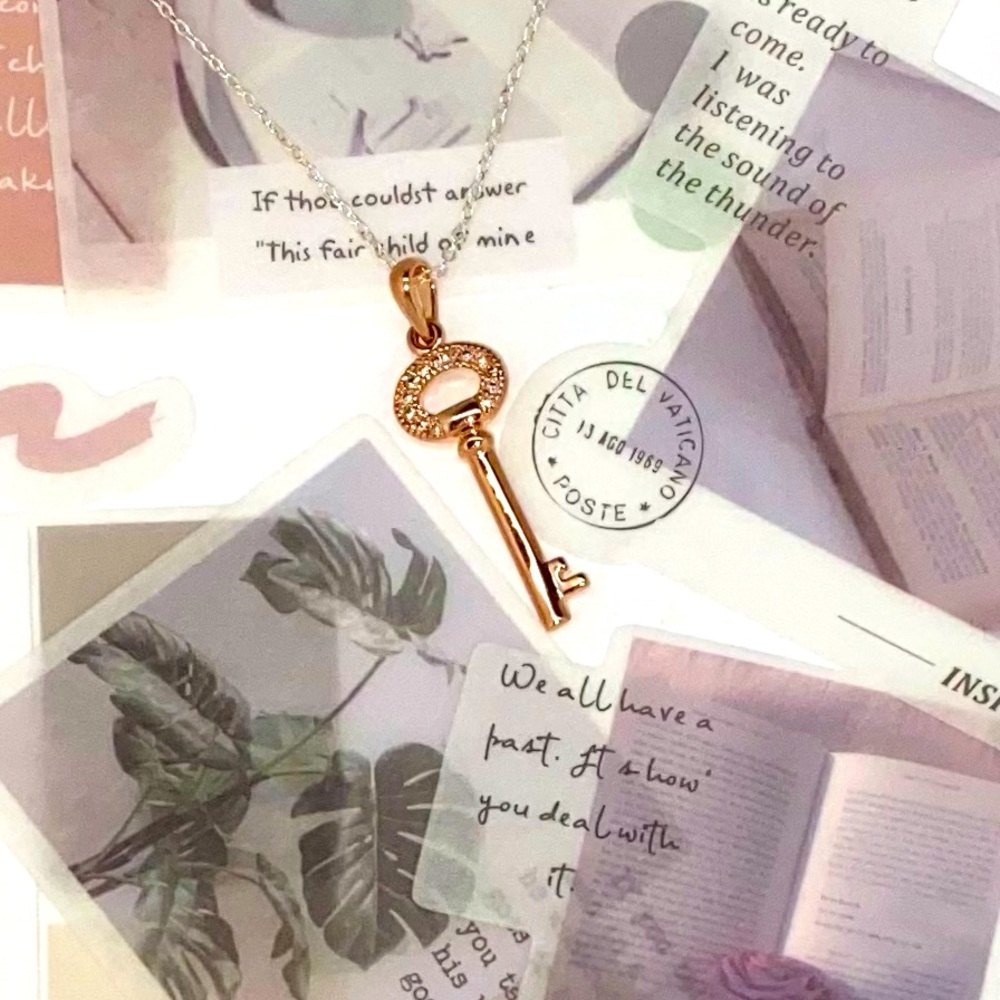 Key pendant chain Rose gold